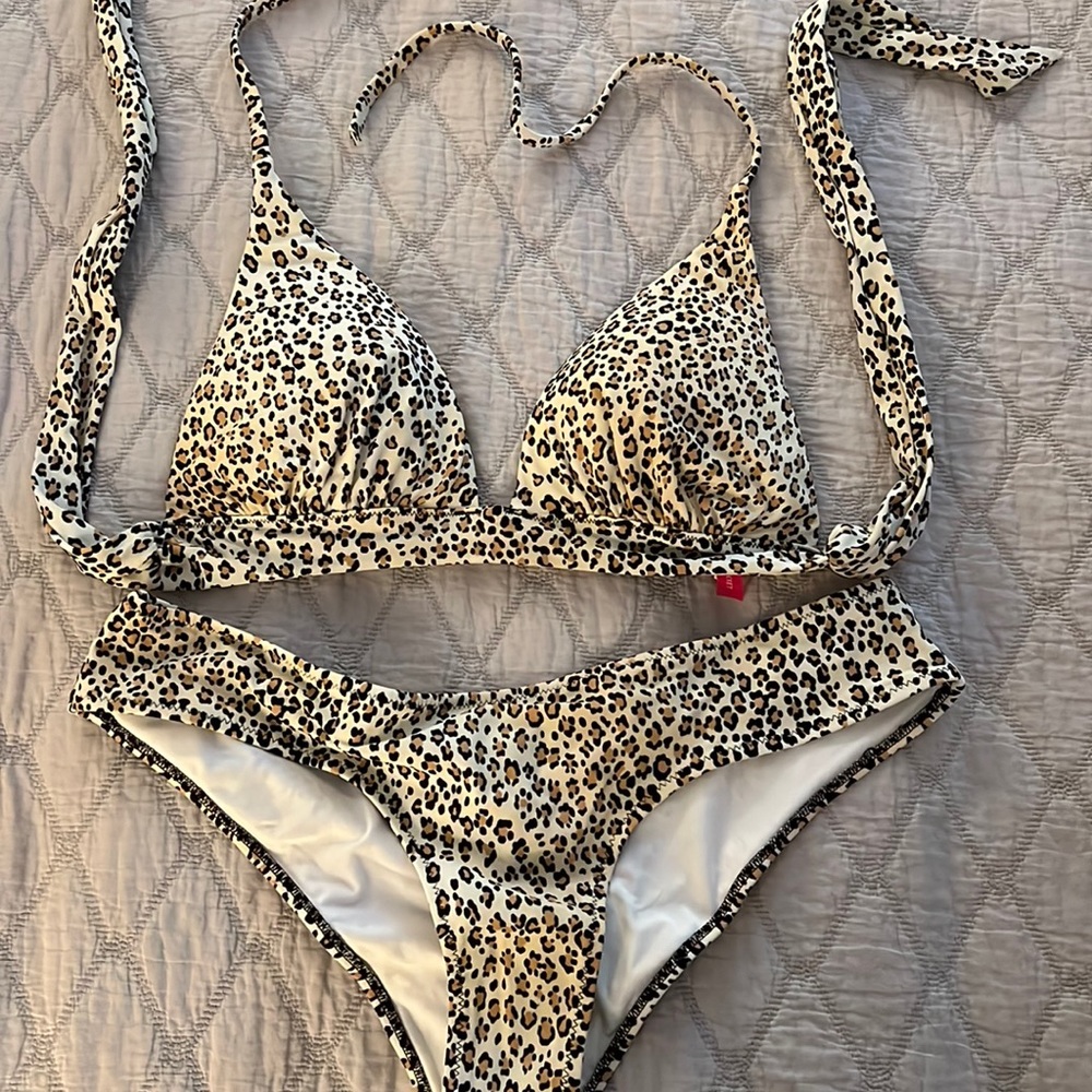 5) NWOT VICTORIA SECRET LEOPARD PRINT 2 POECE SWIMSUIT